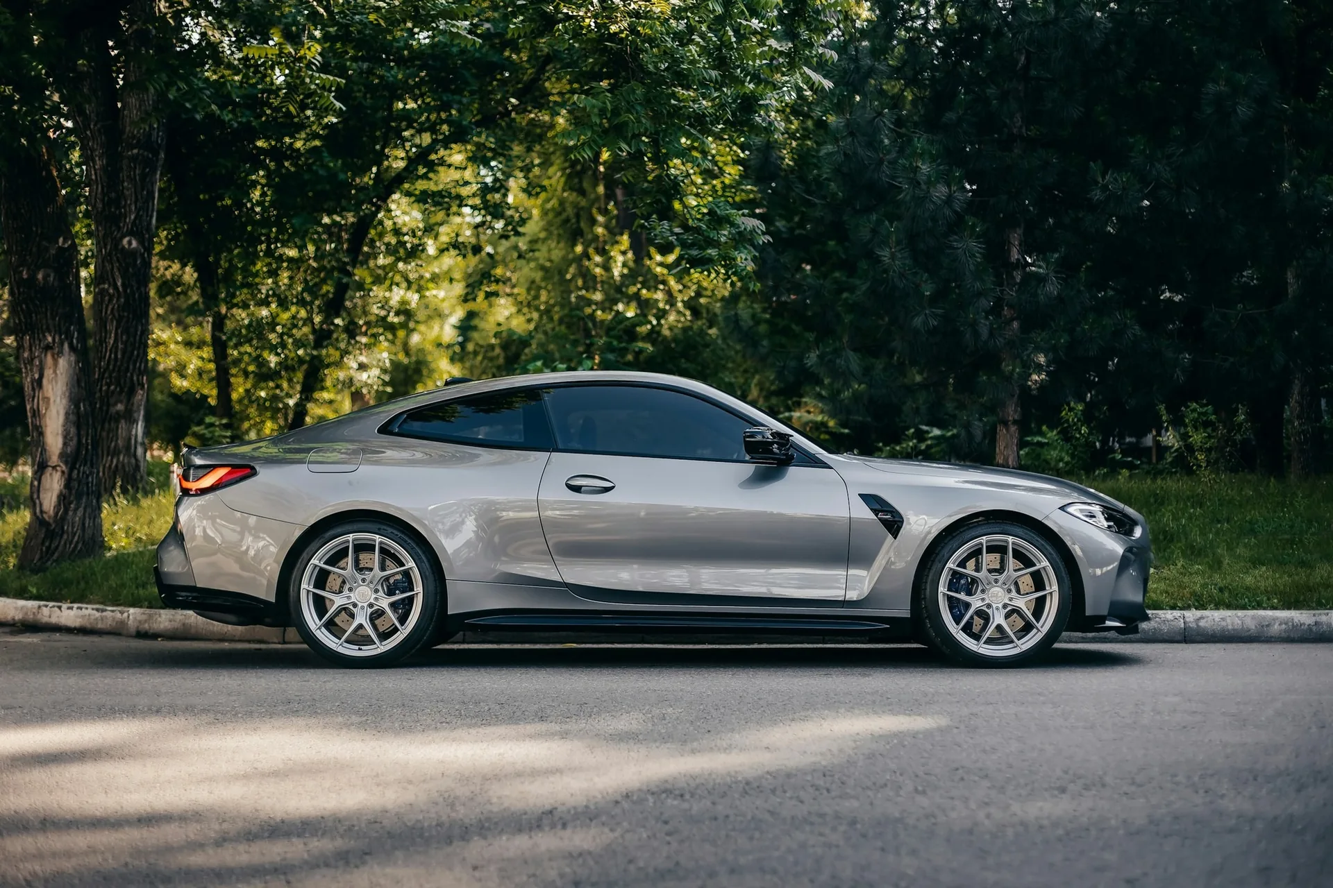Результат примерки с логотипом магазина