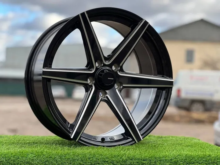 Shogun S6 D6093 R17 8J ET35 5x105 DIAUUDE BLACK AND POLISH LIP